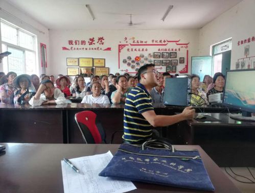 米易县副县长唐良德深入草场镇碗厂村开展农业种植技术培训